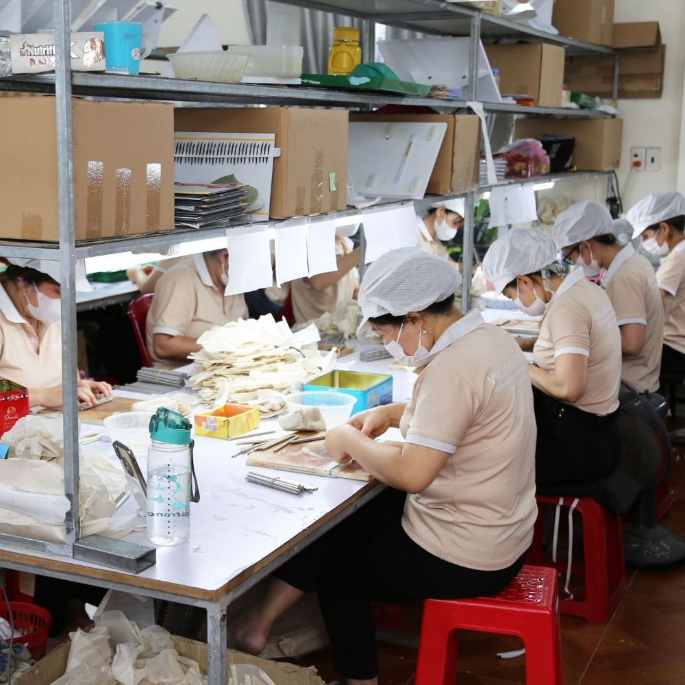 Creating stable curl retention during eyelash manufacturing process